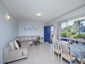 Shoal Towers Unit 2 / 11 Shoal Bay Road - Accommodation Newcastle 0