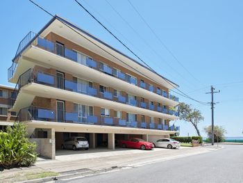 Shoal Towers Unit 2 / 11 Shoal Bay Road - Accommodation Newcastle 4