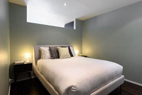 LUCY Laneway Art Fed Square Bars & Flinderst St. Station - Accommodation Newcastle 6