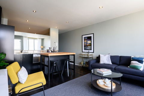 LUCY Laneway Art Fed Square Bars & Flinderst St. Station - Accommodation Newcastle 5