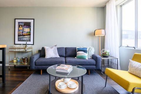 LUCY Laneway Art Fed Square Bars & Flinderst St. Station - Accommodation Newcastle 3