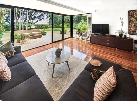 BELLEVUE GARDEN OASIS-hosted By L'Abode - Accommodation Newcastle 3