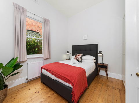 Fawkners Nest - Accommodation Newcastle 2
