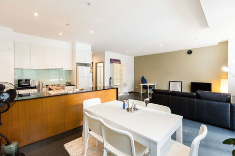MEGAN, 2BDR Melbourne Apartment - Accommodation Newcastle 1
