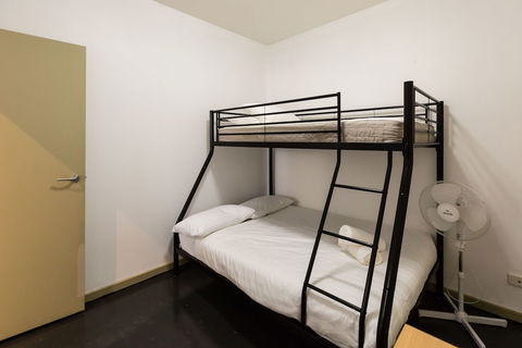 MEGAN, 2BDR Melbourne Apartment - Accommodation Newcastle 0