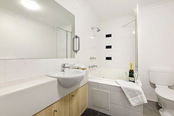 Quest On St. Kilda Road - Accommodation Newcastle 5
