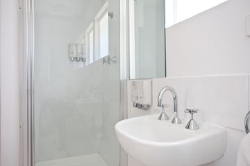 Easystay Studio Apartments - Accommodation Newcastle 4