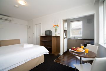 Easystay Studio Apartments - Accommodation Newcastle 3