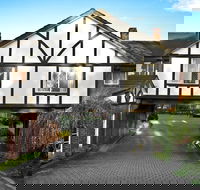 Elizabethan Lodge - Accommodation Newcastle
