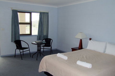 Oaks Ranch And Country Club - Accommodation Newcastle 2