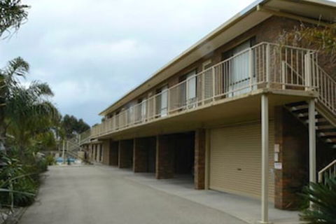 Allambi Holiday Apartments - Accommodation Newcastle 3