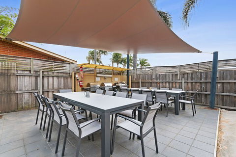 Allambi Holiday Apartments - Accommodation Newcastle 2