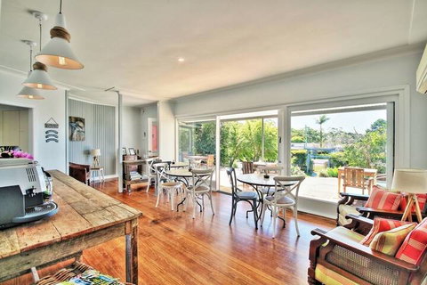 Dolphin Sands - Accommodation Newcastle 1