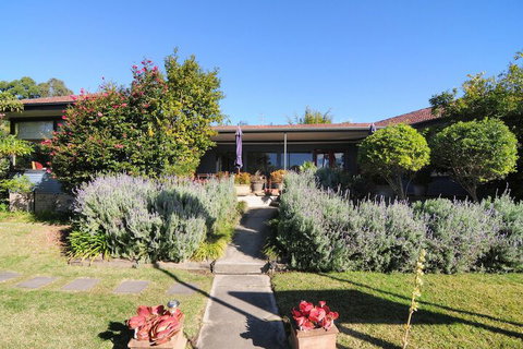 Dolphin Sands - Accommodation Newcastle 4