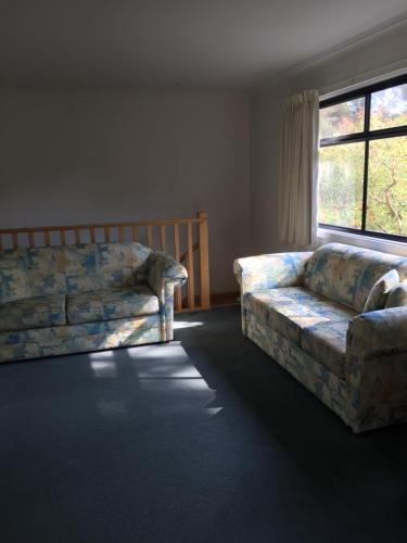 Central Cowes Family Townhouses - Accommodation Newcastle 2