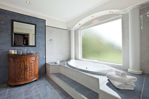 The Castle On Tamborine - Accommodation Newcastle 6