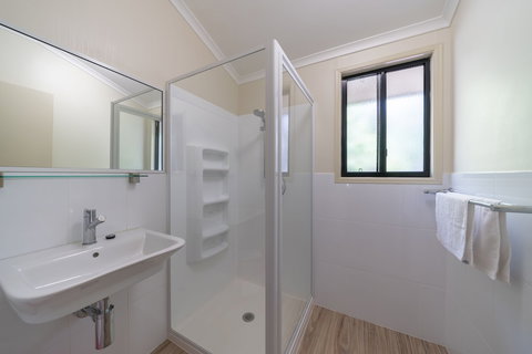 Capricorn Caves - Caravan Park - Accommodation Newcastle 6
