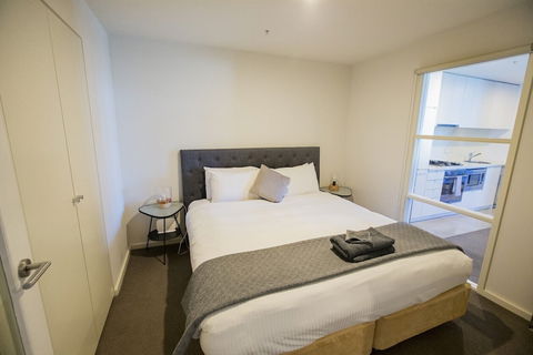 Melbourne Holiday Apartments Flinders Wharf - Accommodation Newcastle 6