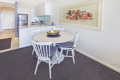 Melbourne Holiday Apartments Flinders Wharf - Accommodation Newcastle 4
