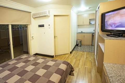 Cattrall Park Motel - Accommodation Newcastle 2