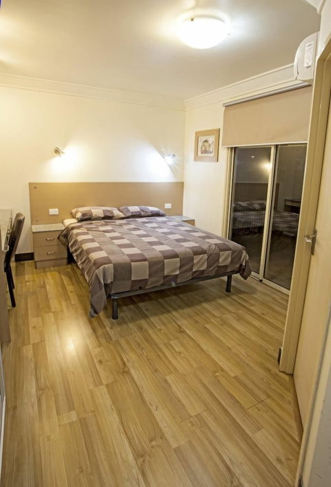 Cattrall Park Motel - Accommodation Newcastle 1