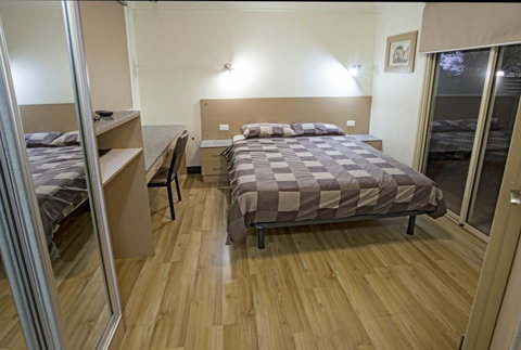 Cattrall Park Motel - Accommodation Newcastle 3