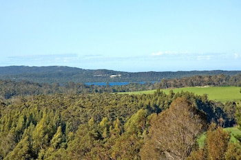 Karma Chalets - Accommodation Newcastle 6