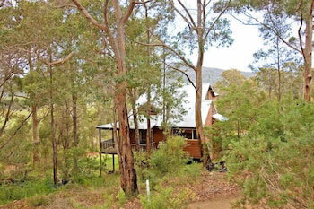 Karma Chalets - Accommodation Newcastle 2