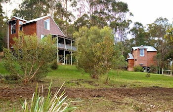 Karma Chalets - Accommodation Newcastle 1