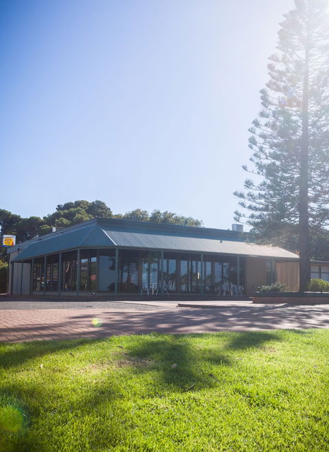 Foreshore Motor Inn - Accommodation Newcastle 4