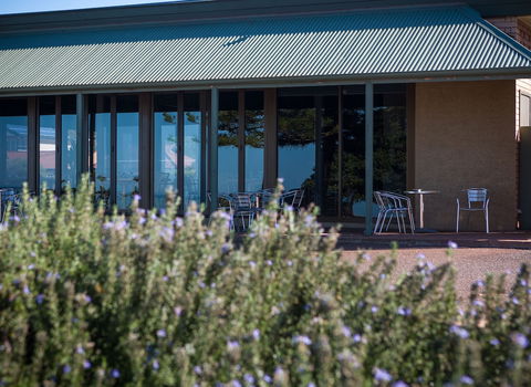 Foreshore Motor Inn - Accommodation Newcastle 0