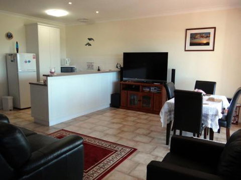 Close Encounters Bed & Breakfast - Accommodation Newcastle 3