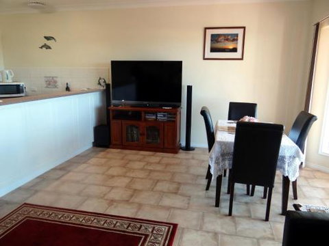 Close Encounters Bed & Breakfast - Accommodation Newcastle 1