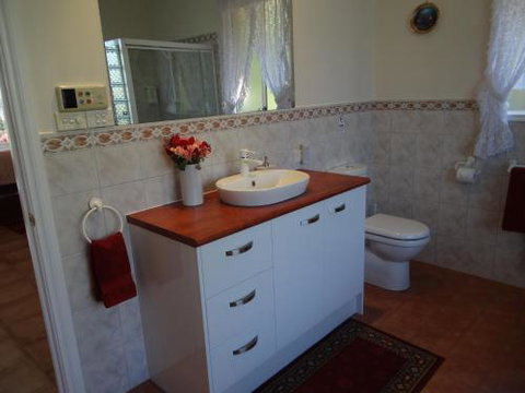 Close Encounters Bed & Breakfast - Accommodation Newcastle 6