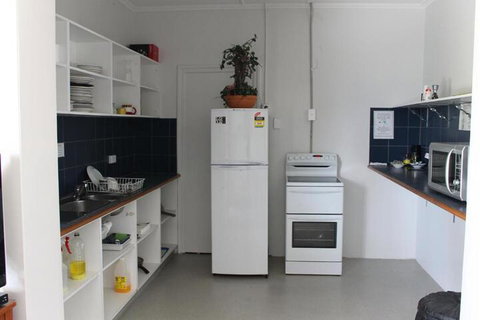 Tin Can Bay Backpackers - Accommodation Newcastle 2