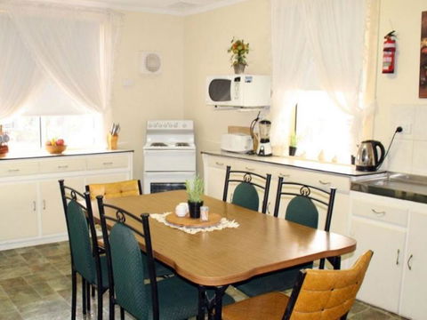 Squatters Cottage - Accommodation Newcastle 6