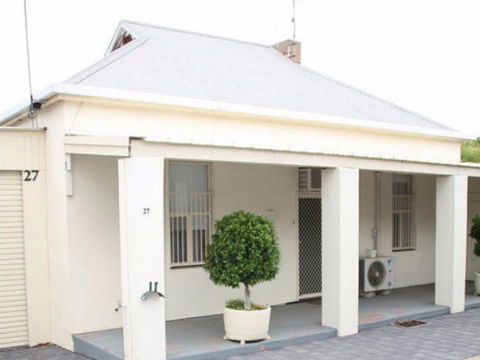 Squatters Cottage - Accommodation Newcastle 3