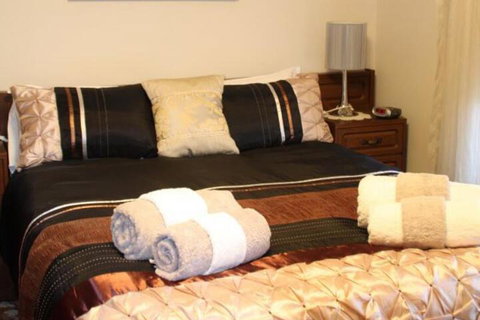 Sunset Retreat - Accommodation Newcastle 6