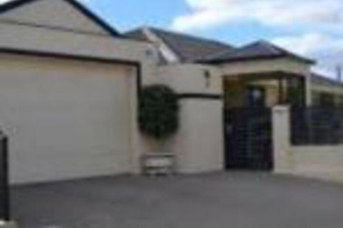 Sunset Retreat - Accommodation Newcastle 0