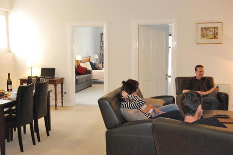 Brayfield Cottage - Accommodation Newcastle 3