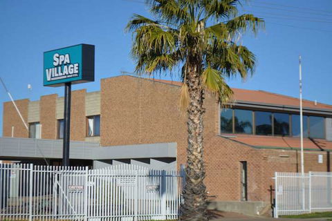 Spa Village Travel Inn - Accommodation Newcastle 1