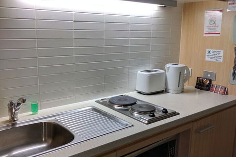 RMIT Village House - Accommodation Newcastle 2