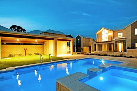 Serenity On The Terrace - Accommodation Newcastle 6