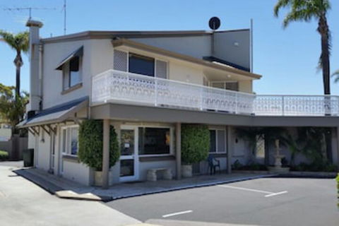 Foreshore Motel - Accommodation Newcastle 0