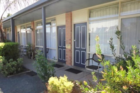 Cobb Inlander Motel - Accommodation Newcastle 1