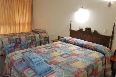 Cobb Inlander Motel - Accommodation Newcastle 5