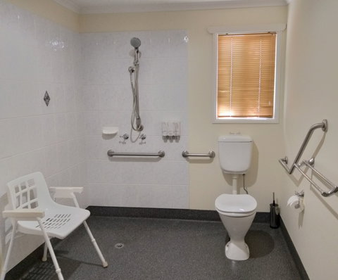 Emerald Motel Apartments - Accommodation Newcastle 5