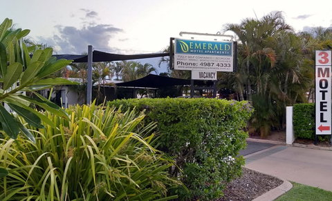 Emerald Motel Apartments - Accommodation Newcastle 0