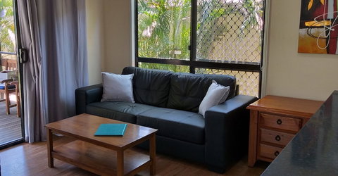 Emerald Motel Apartments - Accommodation Newcastle 6