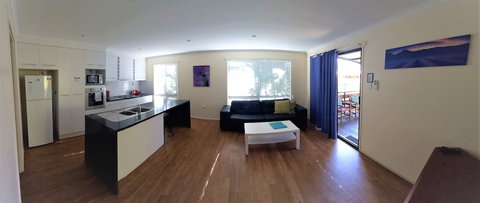 Emerald Motel Apartments - Accommodation Newcastle 3